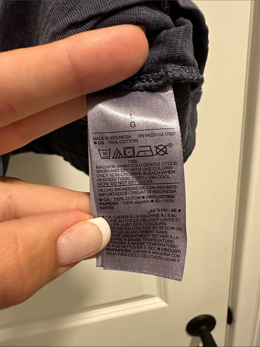 Old Navy Lightweight Button-Front V-Neck Top - Picture 3 of 4